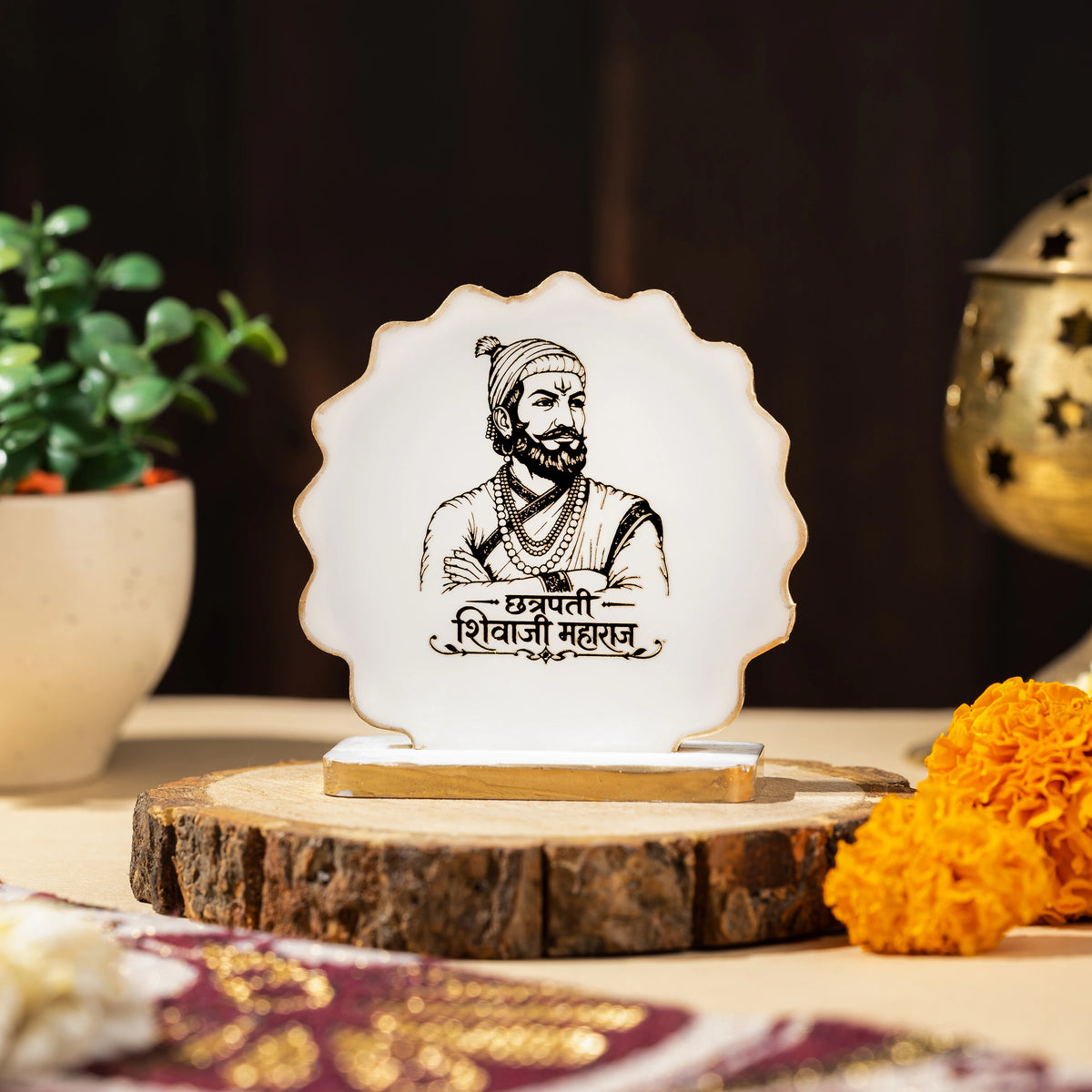 Handcrafted Resin Chatrapatti Shivaji Maharaj Dashboard Idol with Metallic Gold Sticker