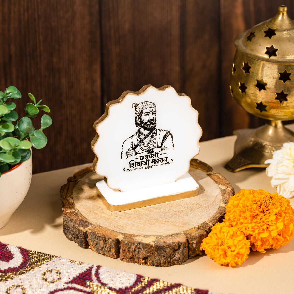 Handcrafted Resin Chatrapatti Shivaji Maharaj Dashboard Idol with Metallic Gold Sticker